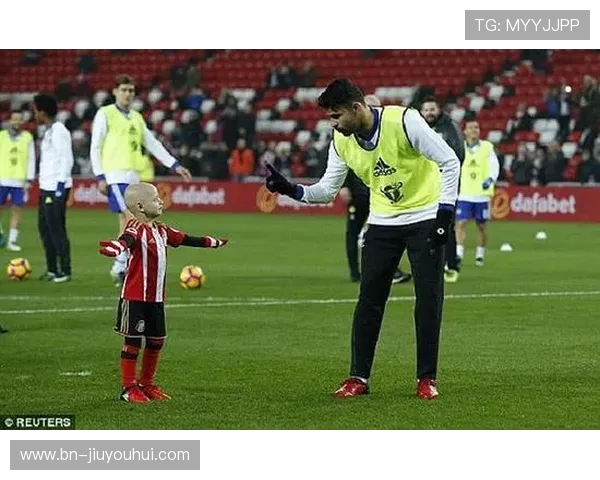 乐事足球挂件点燃球迷热情打造属于你的专属赛事纪念收藏